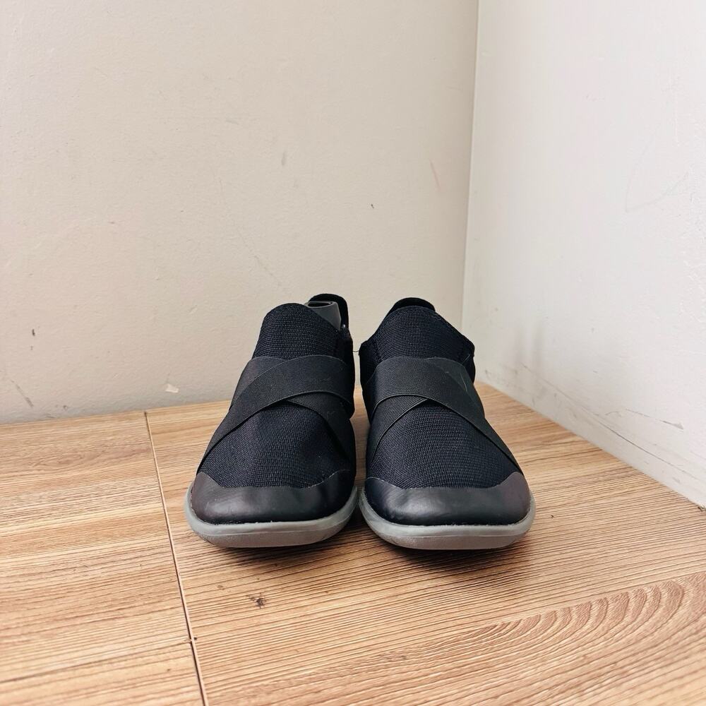 Crocs Swiftwater Cross-Strap Static shoes in black Womens Size 8 - Picture 3 of 11